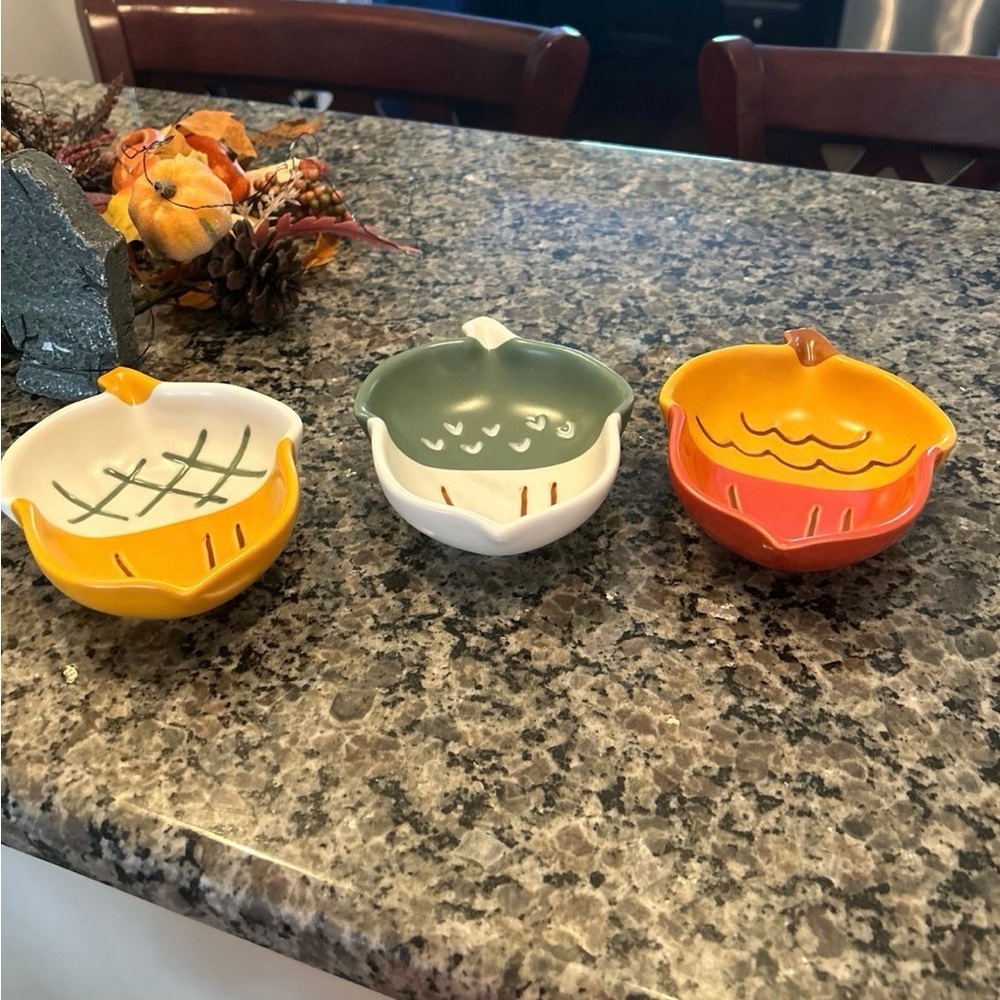 Hallmark Acorn Bowls in Green, White, and Orange